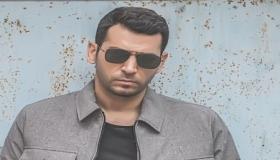 زوجة الفنان مراد يلدريم تفاجئه بعيد ميلاده في وقت العزل المنزلي