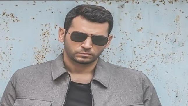 زوجة الفنان مراد يلدريم تفاجئه بعيد ميلاده في وقت العزل المنزلي