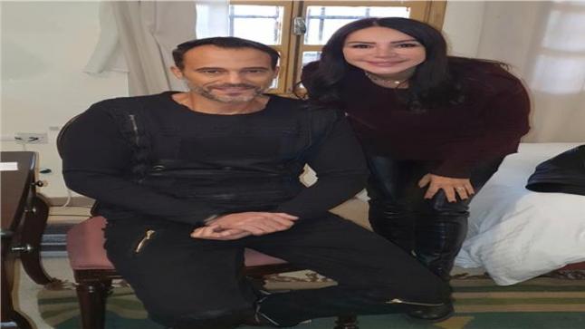 صورة للفنان يوسف الشريف وزوجته من كواليس مسلسل النهاية